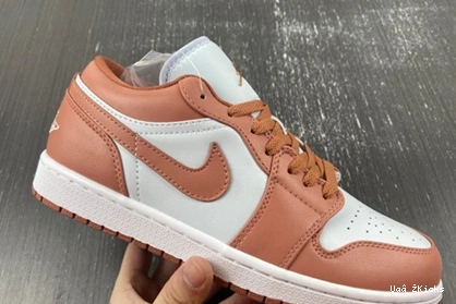 DC0774-080 StreetReady J 1  67 Orange Sky Low Jordan 0905